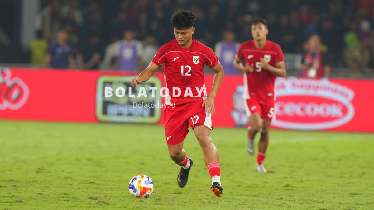 Hokky Cara Sedang Membawa Bola Di Timnas Indonesia
